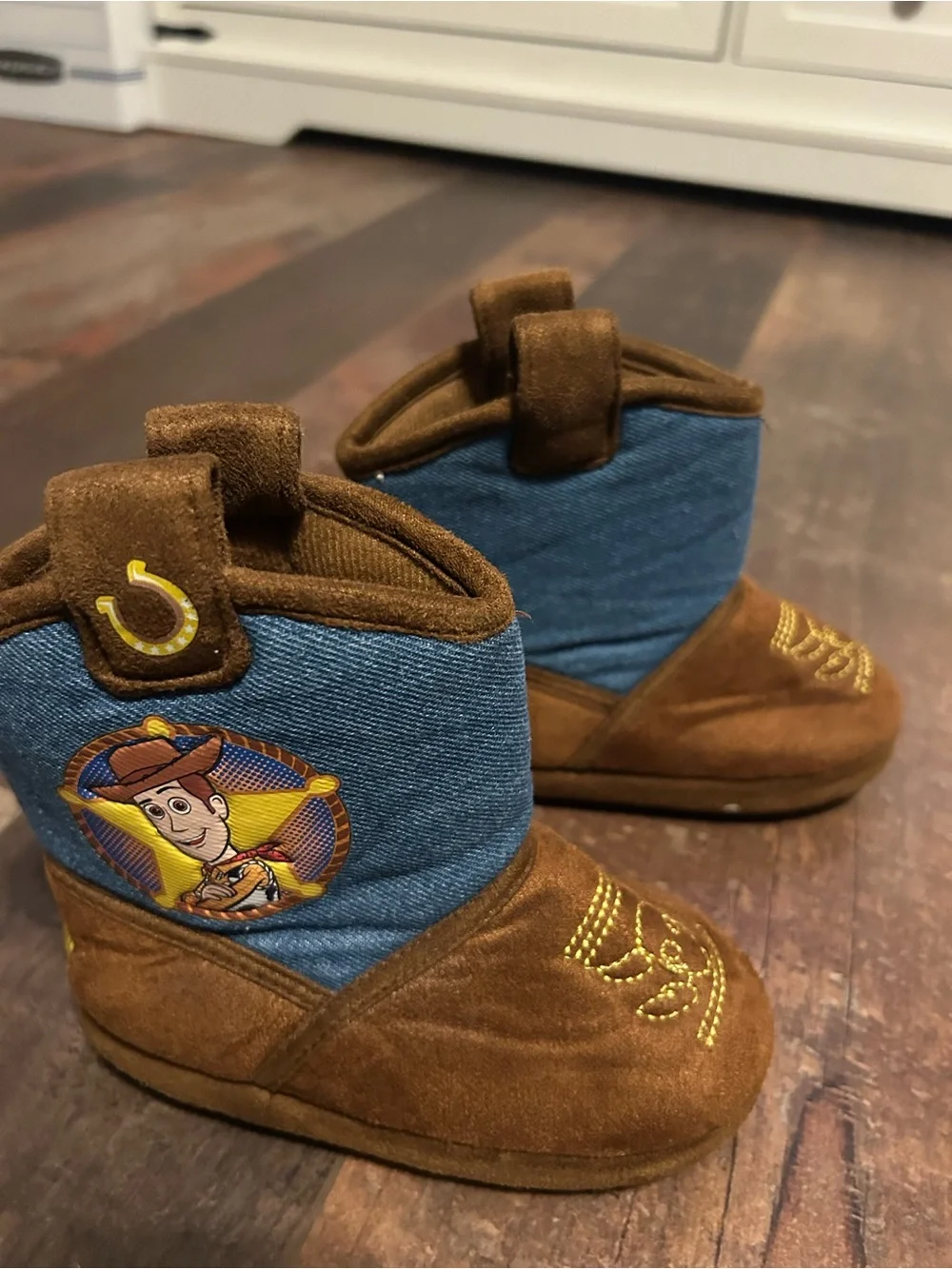 Woody houseshoes size 7/8.